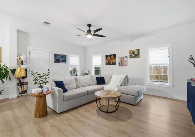 Photo 3 of Single family home for sale at 1537 Palmetto St, Clearwater, FL 33755 | MLS# TB8556999 | Listing updated on 2026-10-13
