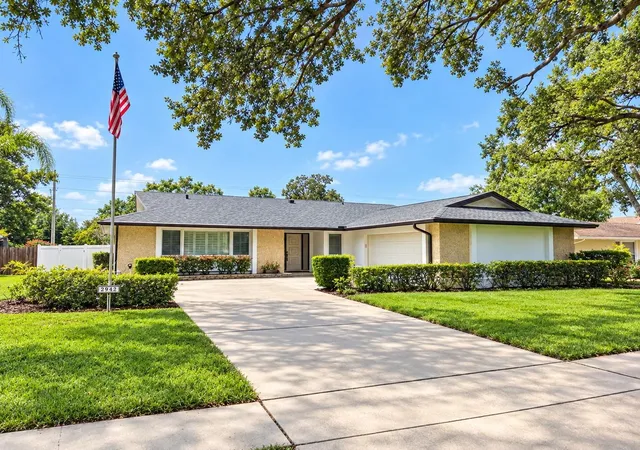 Single family home for sale at 2942 Clubhouse Dr W, CLEARWATER, FL 33761 | MLS# TB8557010
