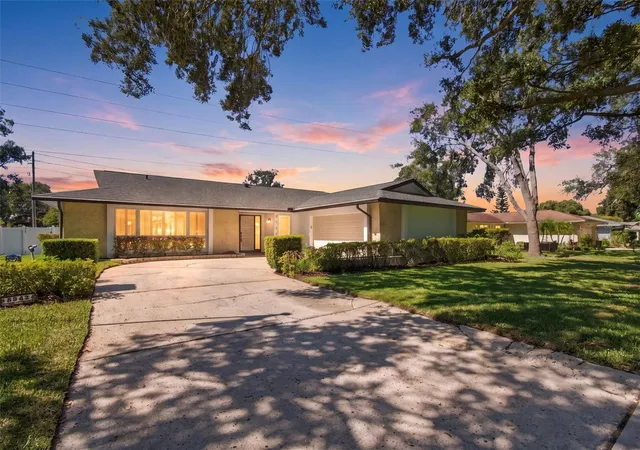 Photo 1 of Single family home for sale at 2942 Clubhouse Dr W, Clearwater, FL 33761 | MLS# TB8557010 | Listing updated on 2026-10-17