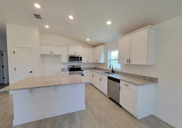 Photo 3 of Single family home for sale at 4501 SW 91st Lane Rd, Ocala, FL 34476 | MLS# OM733839 | Listing updated on 2026-10-12