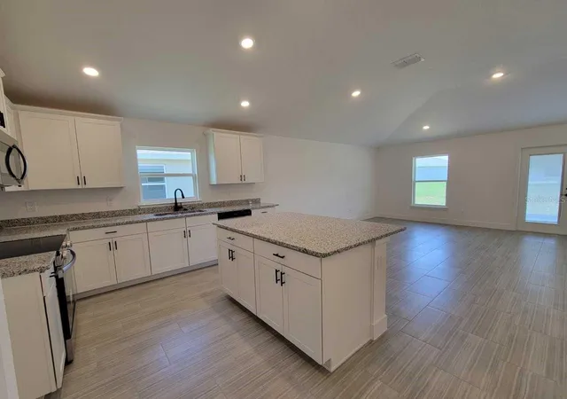 Photo 4 of Single family home for sale at 4501 SW 91st Lane Rd, Ocala, FL 34476 | MLS# OM733839 | Listing updated on 2026-10-12