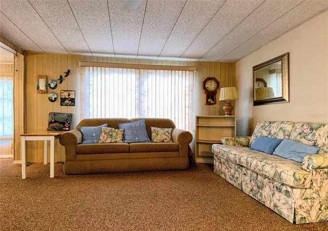 Photo 3 of Sale Pending at 864 S Green Cir, Venice, FL 34285 | MLS# N6146153 | Listing updated on 2026-10-12