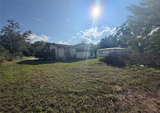 Photo 3 of Single family home for sale at 1104 E Warren St, Plant City, FL 33563 | MLS# TB8557022 | Listing updated on 2026-10-12