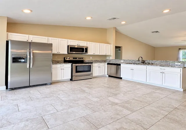 Photo 4 of Single family home for sale at 2830 Southwest 162nd Ln, Ocala, FL 34473 | MLS# OM733841 | Listing updated on 2026-10-14