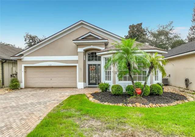 Photo 1 of Single family home for sale at 1519 Woodsglen Dr, Winter Springs, FL 32708 | MLS# O6449065 | Listing updated on 2026-10-21