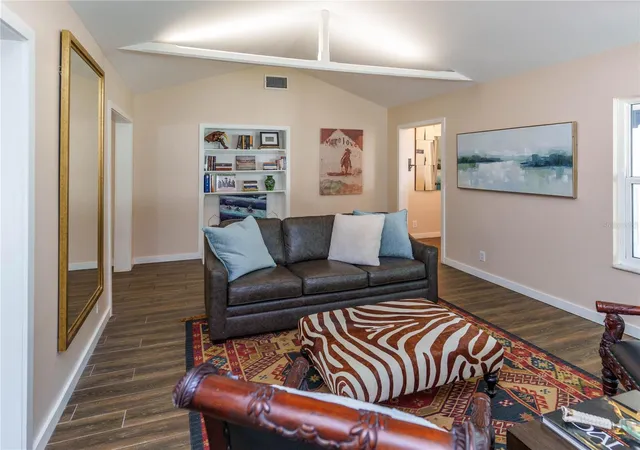 Photo 4 of Single family home for sale at 2633 W Sunset Dr, Tampa, FL 33629 | MLS# TB8557040 | Listing updated on 2026-10-28