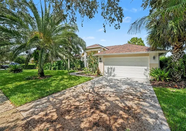 Photo 3 of Single family home for sale at 1805 Lee Janzen Dr, Kissimmee, FL 34744 | MLS# O6449073 | Listing updated on 2026-10-20