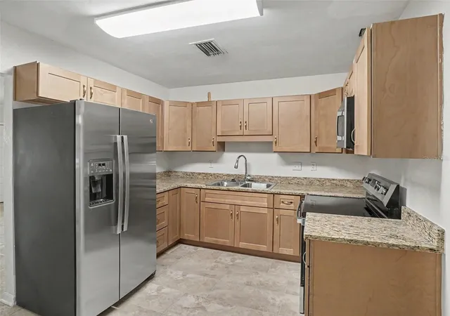 Photo 4 of Single family home for sale at 2417 S Myrtle Ave, Sanford, FL 32771 | MLS# O6449079 | Listing updated on 2026-10-30