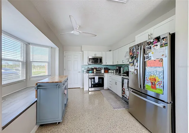 Photo 4 of House for sale at 11704 40th Avenue W, Bradenton, FL 34210 | MLS# A4709214 | Listing updated on 2026-10-16