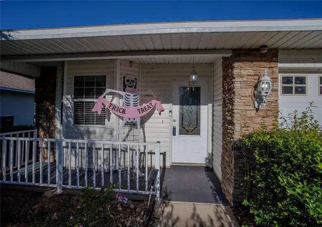 Photo 3 of Single family home for sale at 1532 Lake Villa Dr, Tavares, FL 32778 | MLS# G5118946 | Listing updated on 2026-10-13