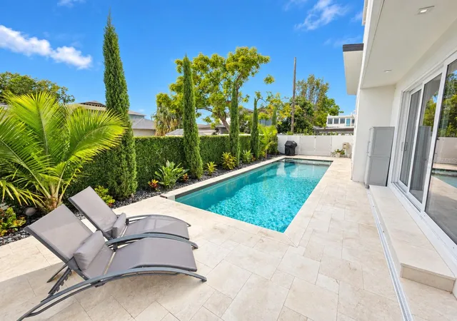 Photo 3 of Single family home for sale at 2423 2nd Avenue N, Saint Petersburg, FL 33713 | MLS# TB8557064 | Listing updated on 2026-10-21