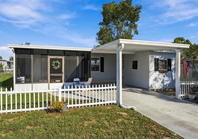 Photo 1 of Manufactured home for sale at 8408 Fleetway Ave, Brooksville, FL 34613 | MLS# W7890251 | Listing updated on 2026-10-15
