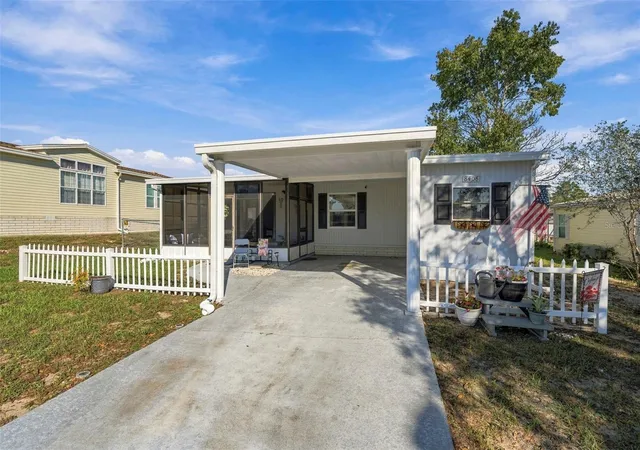 Photo 2 of Manufactured home for sale at 8408 Fleetway Ave, Brooksville, FL 34613 | MLS# W7890251 | Listing updated on 2026-10-15
