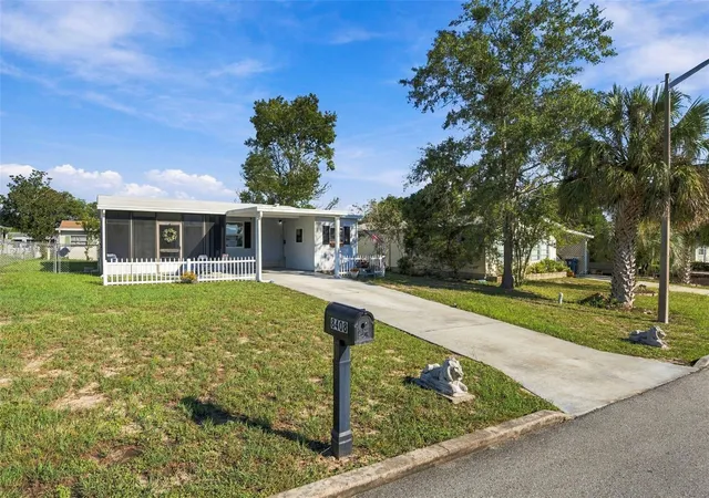 Photo 3 of Manufactured home for sale at 8408 Fleetway Ave, Brooksville, FL 34613 | MLS# W7890251 | Listing updated on 2026-10-15