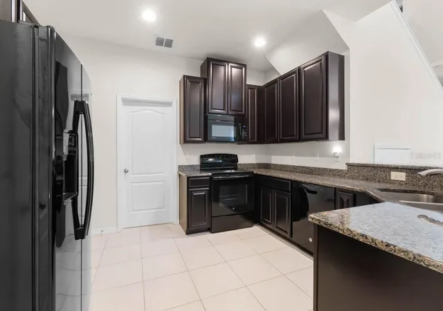 Photo 4 of Townhouse for sale at 3031 Old Fulton Pl, Brandon, FL 33510 | MLS# TB8557075 | Listing updated on 2026-10-22