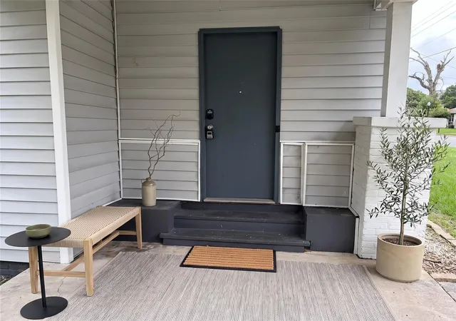 Photo 2 of Single family home for sale at 1199 King Ave, Lakeland, FL 33803 | MLS# B4902394 | Listing updated on 2026-10-22