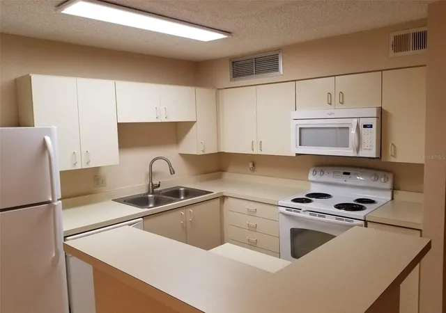 Photo 2 of Condo for sale at 420 Forestway Cir #207, Altamonte Springs, FL 32701 | MLS# O6449115 | Listing updated on 2026-10-21