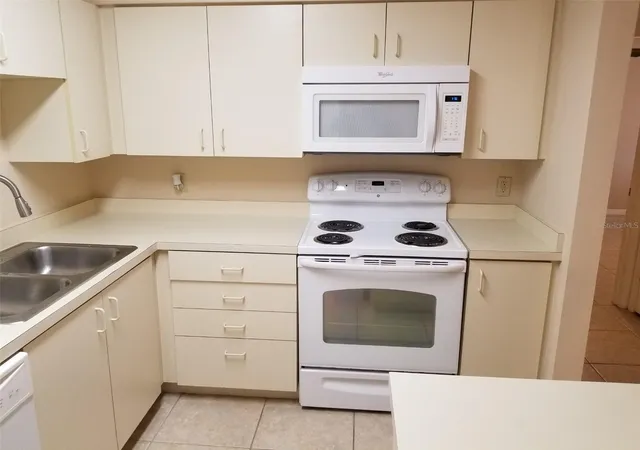 Photo 3 of Condo for sale at 420 Forestway Cir #207, Altamonte Springs, FL 32701 | MLS# O6449115 | Listing updated on 2026-10-21