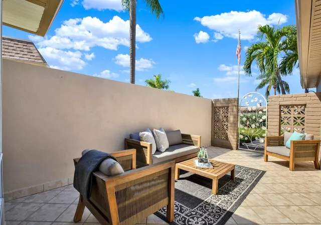 Photo 3 of House for sale at 594 Boca Ciega Point Blvd N, Saint Petersburg, FL 33708 | MLS# TB8557121 | Listing updated on 2026-10-23
