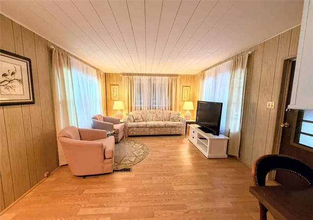 Photo 2 of Manufactured home for sale at 855 S Green Cir, Venice, FL 34285 | MLS# N6146159 | Listing updated on 2026-10-15