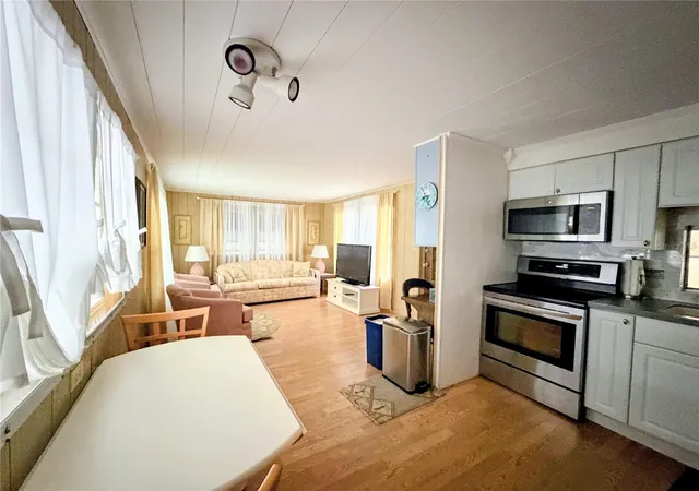 Photo 4 of Manufactured home for sale at 855 S Green Cir, Venice, FL 34285 | MLS# N6146159 | Listing updated on 2026-10-15