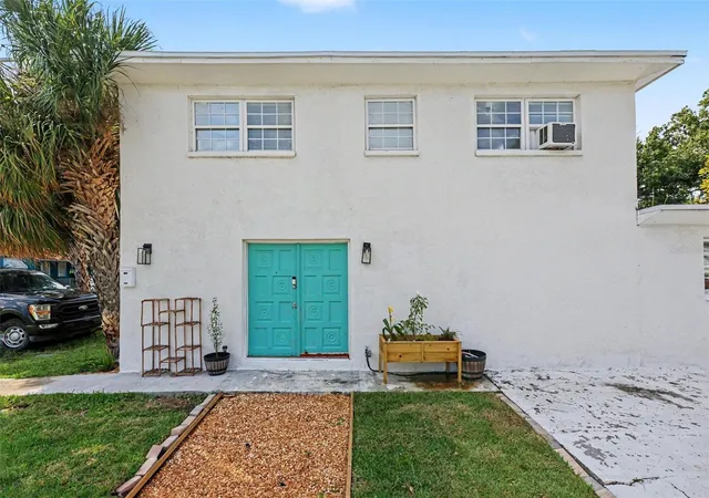Photo 1 of Sale Pending at 301 W Chelsea St, Tampa, FL 33603 | MLS# TB8557123 | Listing updated on 2026-10-24