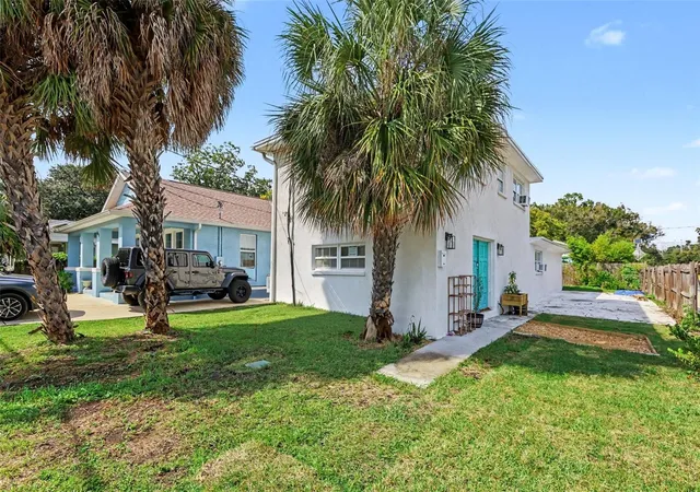 Photo 2 of Sale Pending at 301 W Chelsea St, Tampa, FL 33603 | MLS# TB8557123 | Listing updated on 2026-10-24