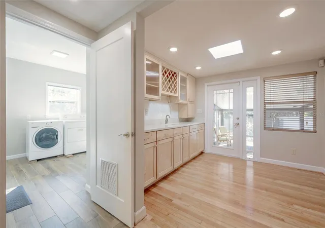 Photo 4 of Single family home for sale at 1616 E Jefferson St, Orlando, FL 32803 | MLS# O6449143 | Listing updated on 2026-10-25