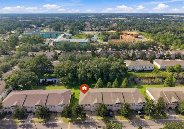 Photo 2 of Townhouse for sale at 9951 Ashburn Lake Dr, Tampa, FL 33610 | MLS# TB8557144 | Listing updated on 2026-10-28