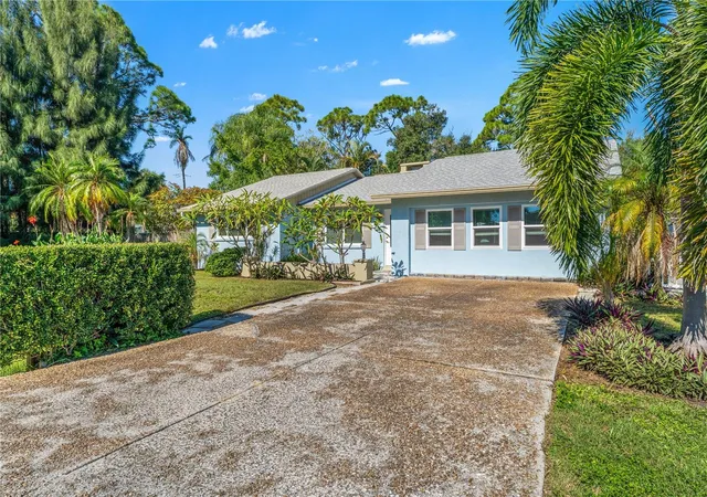 Photo 3 of Single family home for sale at 424 Carmel Rd, Venice, FL 34293 | MLS# N6146161 | Listing updated on 2026-10-20