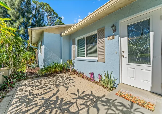 Photo 3 of Single family home for sale at 424 Carmel Rd, Venice, FL 34293 | MLS# N6146161 | Listing updated on 2026-10-20