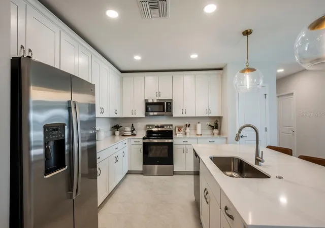 Photo 3 of Single family home for sale at 24500 SW Kingsway Cir, Lake Suzy, FL 34269 | MLS# R4912146 | Listing updated on 2026-10-13