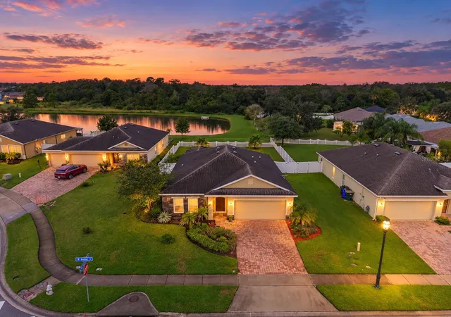 Photo 2 of Single family home for sale at 1981 Antler Dr, Saint Cloud, FL 34772 | MLS# O6449160 | Listing updated on 2026-10-15