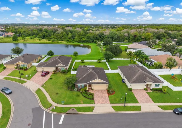 Photo 4 of Single family home for sale at 1981 Antler Dr, Saint Cloud, FL 34772 | MLS# O6449160 | Listing updated on 2026-10-17