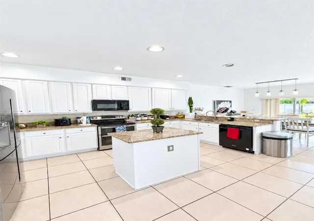Photo 4 of Single family home for sale at 1349 Castleport Rd, Winter Garden, FL 34787 | MLS# O6449173 | Listing updated on 2026-10-14