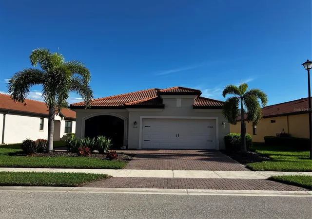 Photo 2 of Single family home for sale at 10141 Fiddlewood Dr, Venice, FL 34293 | MLS# A4709258 | Listing updated on 2026-10-13