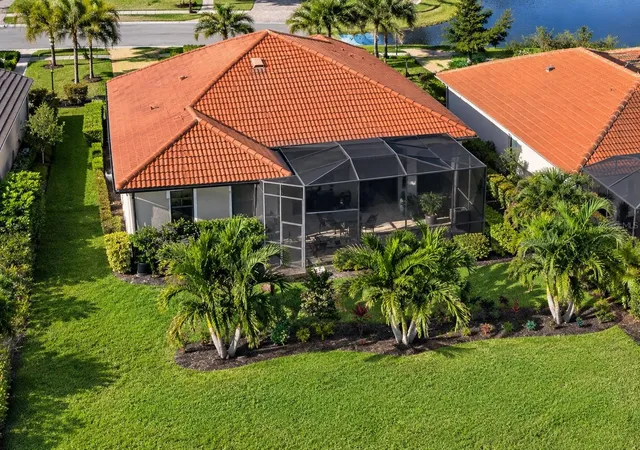 Photo 4 of Single family home for sale at 10141 Fiddlewood Dr, Venice, FL 34293 | MLS# A4709258 | Listing updated on 2026-10-13