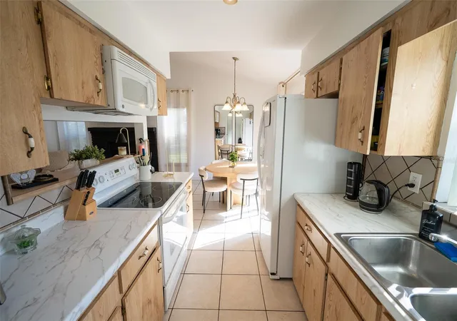 Photo 3 of Single family home for sale at 1327 Waterview Blvd E, Lakeland, FL 33801 | MLS# O6449178 | Listing updated on 2026-10-20