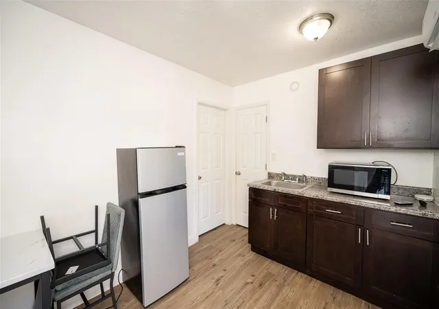 Photo 4 of Single family home for sale at 1327 Waterview Blvd E, Lakeland, FL 33801 | MLS# O6449178 | Listing updated on 2026-10-20