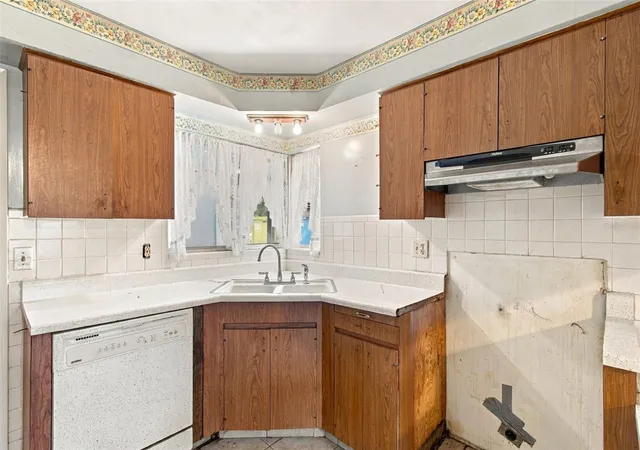 Photo 3 of Single family home for sale at 1504 Nursery Rd, Clearwater, FL 33756 | MLS# TB8557180 | Listing updated on 2026-10-19