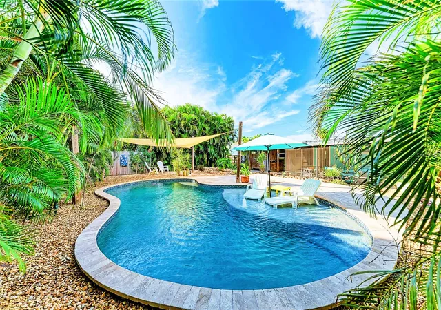 Photo 2 of Single family home for sale at 503 Bayview Dr, Holmes Beach, FL 34217 | MLS# A4709263 | Listing updated on 2026-10-23