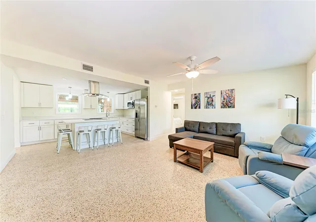 Photo 4 of Single family home for sale at 503 Bayview Dr, Holmes Beach, FL 34217 | MLS# A4709263 | Listing updated on 2026-10-23