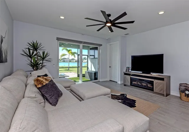 Photo 3 of Single family home for sale at 785 Ibiza Loop, Venice, FL 34292 | MLS# TB8557183 | Listing updated on 2026-10-22