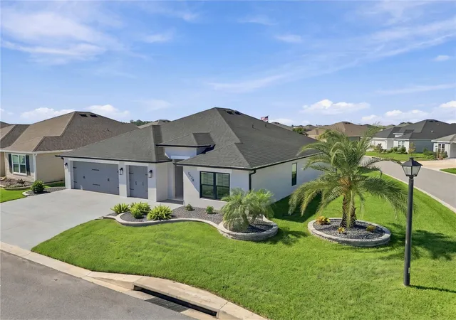 Single family home for sale at 7528 Daniel Collins Ct, THE VILLAGES, FL 34762 | MLS# G5118960