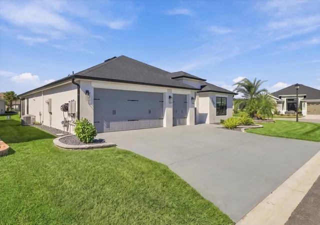 Photo 2 of Single family home for sale at 7528 Daniel Collins Ct, The Villages, FL 34762 | MLS# G5118960 | Listing updated on 2026-10-22