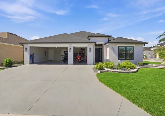 Photo 4 of Single family home for sale at 7528 Daniel Collins Ct, The Villages, FL 34762 | MLS# G5118960 | Listing updated on 2026-10-22