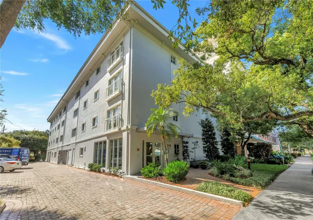 Condo for sale at 210 5th Avenue S #303, Saint Petersburg, FL 33701 | MLS# TB8557189