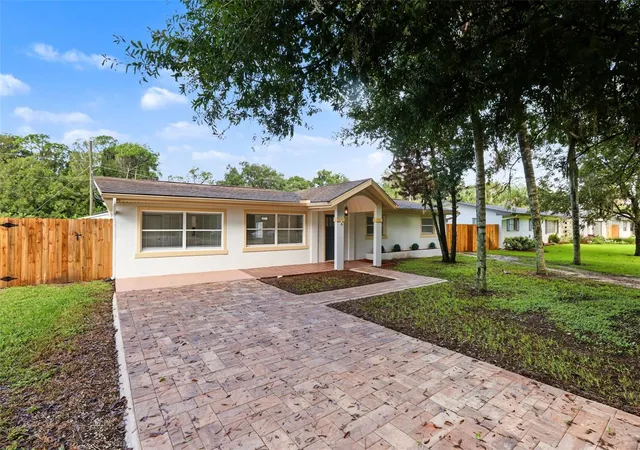 Photo 1 of Single family home for sale at 2070 Seminole Blvd, Melbourne, FL 32904 | MLS# S5159368 | Listing updated on 2026-10-26