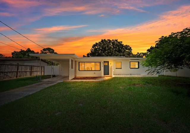 Photo 2 of Single family home for sale at 4512 S Lois Ave, Tampa, FL 33611 | MLS# TB8557204 | Listing updated on 2026-10-20