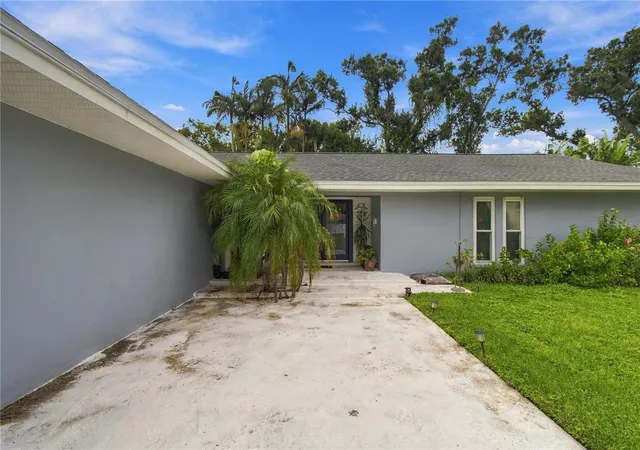 Photo 3 of Single family home for sale at 2168 Kent Ave, Clearwater, FL 33764 | MLS# TB8557206 | Listing updated on 2026-10-13
